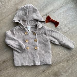 H&M sweater size 4-6 months